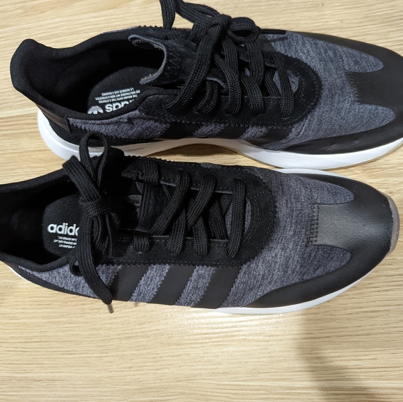 Adidas Flashback Runner New Without Box or Tags - Picture 3 of 5